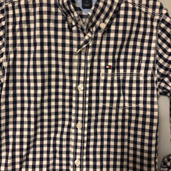 Tommy Hilfiger button down size 3t - Picture 2 of 6